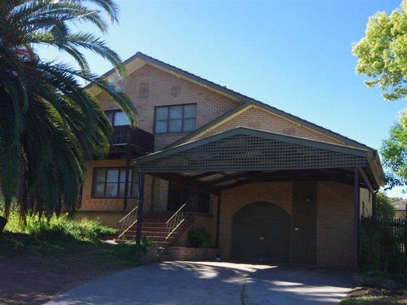 8 Allambie Place, Cowra NSW 2794