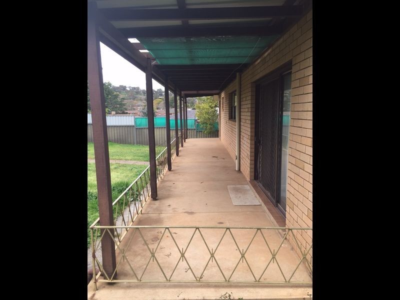 8 Allambie Place, Cowra NSW 2794