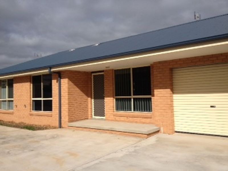 2/42 Redfern Street, Cowra NSW 2794