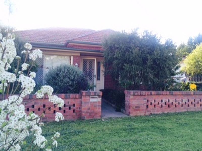 14 Lachlan Street, Cowra NSW 2794