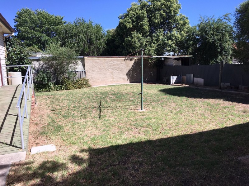 6 Sheahan St, Cowra NSW 2794