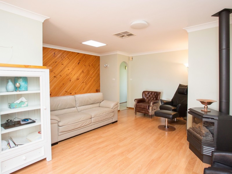 5 Amaroo Ave, Cowra NSW 2794