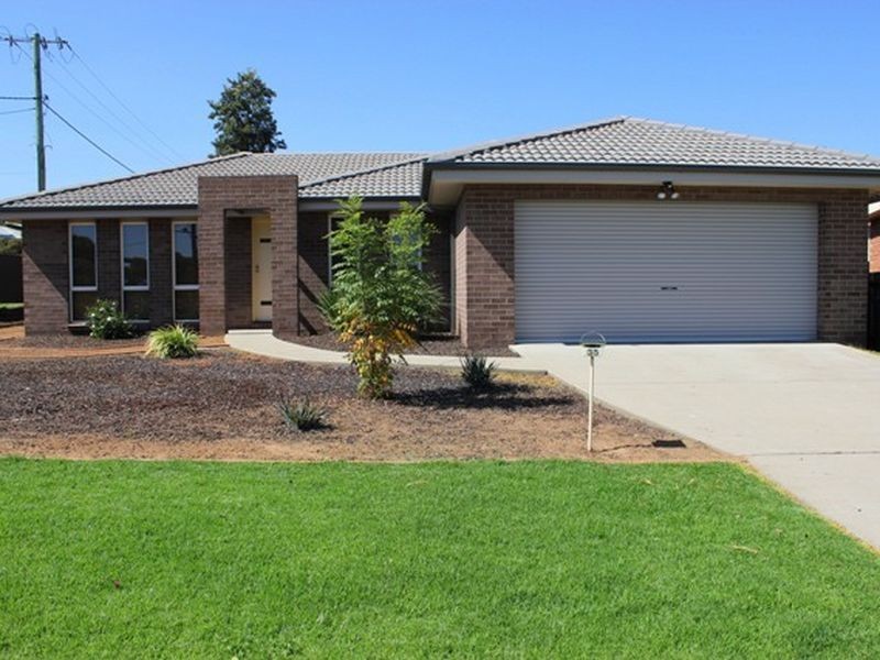 35 Nelson Street, Cowra NSW 2794