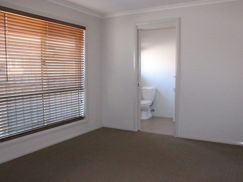 35 Nelson Street, Cowra NSW 2794