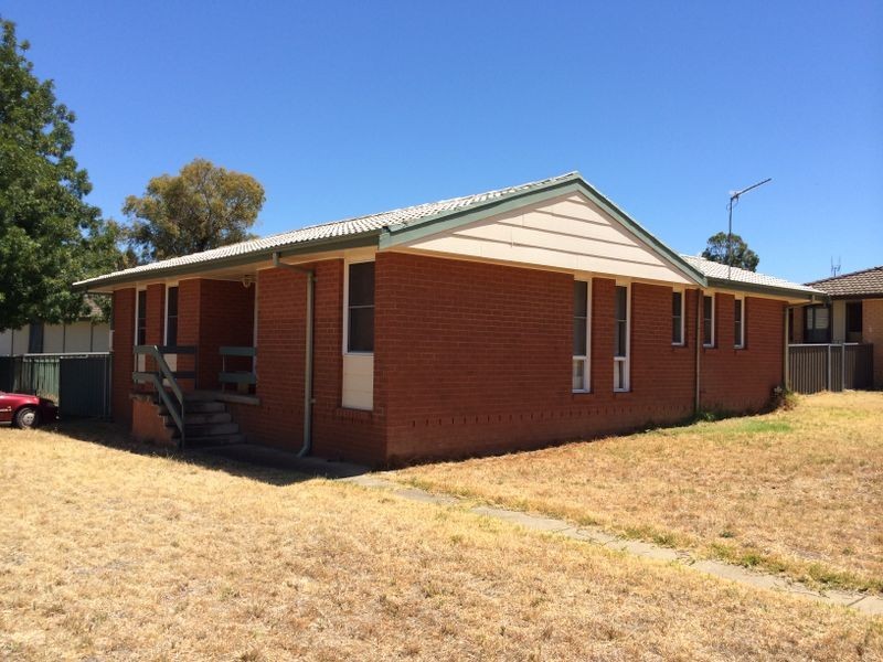 4 Bahloo Street, Cowra NSW 2794