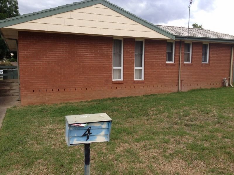 4 Bahloo Street, Cowra NSW 2794
