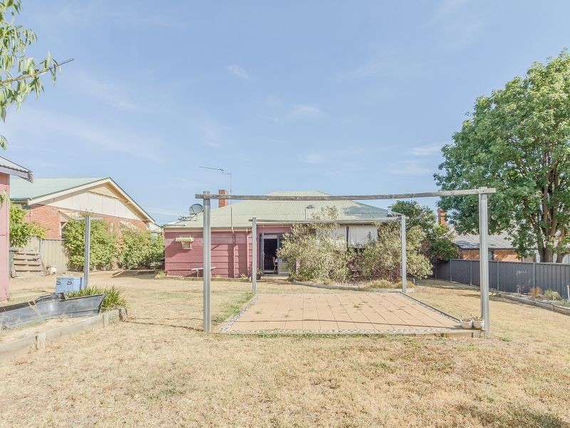 6 Daly Street, Cowra NSW 2794
