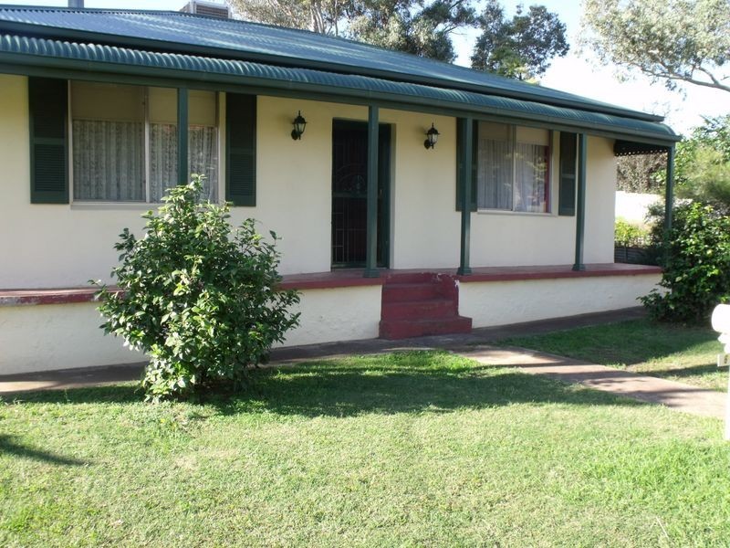 6 Courallie Street, Cowra NSW 2794