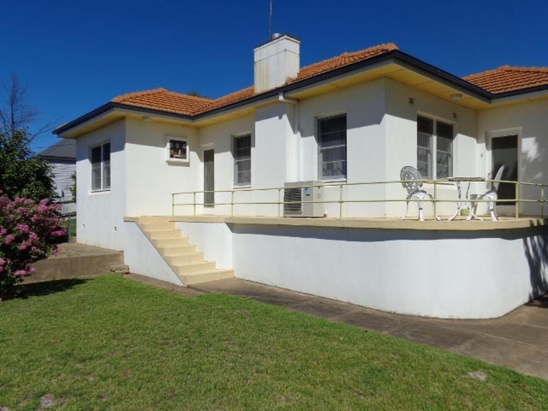 18 Lynch Street, Cowra NSW 2794
