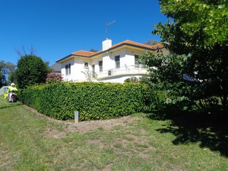 18 Lynch Street, Cowra NSW 2794