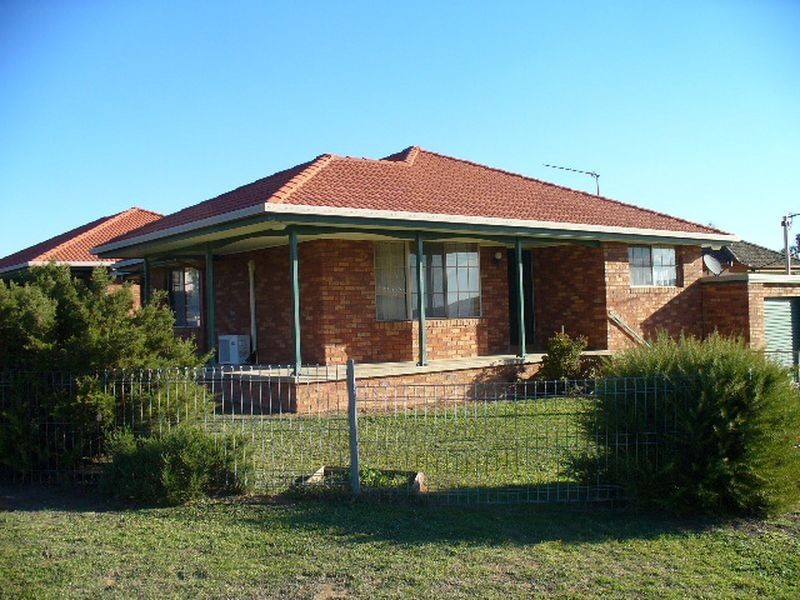 6 Pridham Street, Cowra NSW 2794