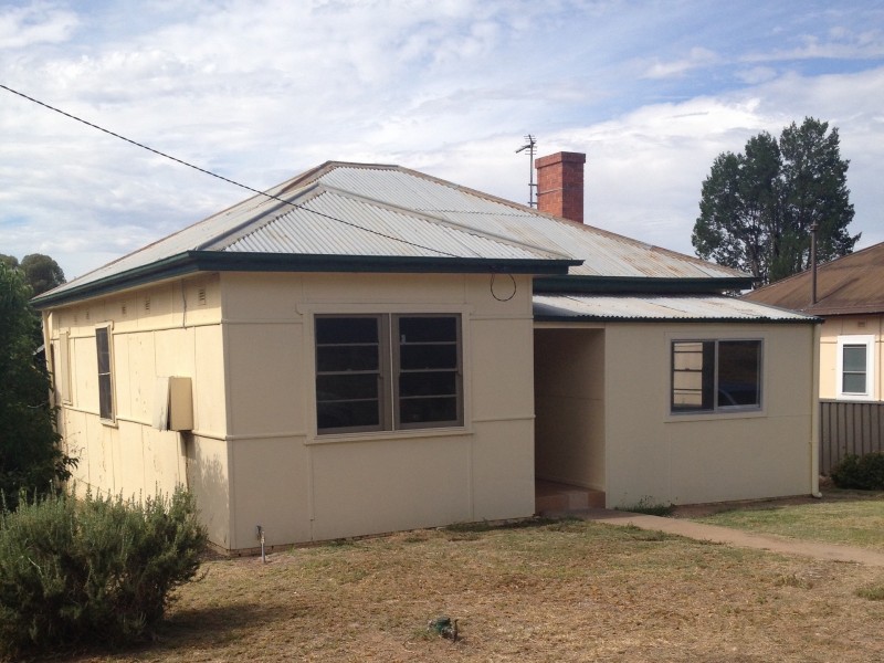 8 Whitby Street, Cowra NSW 2794
