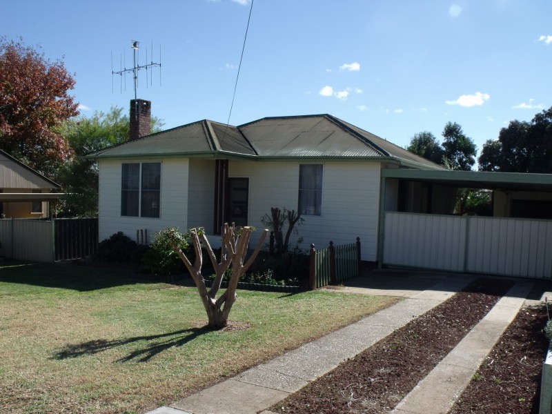 4 Sheahan Street, Cowra NSW 2794