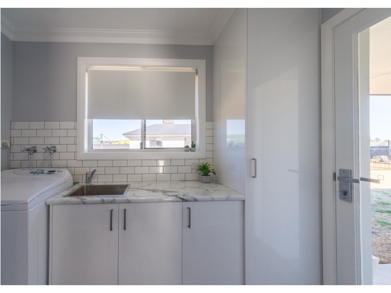 10221 Mid Western Highway, Cowra NSW 2794