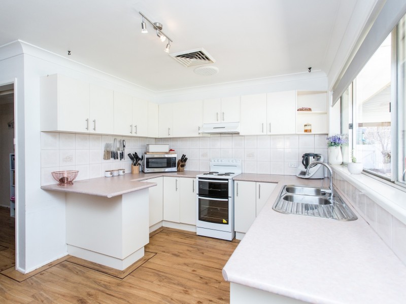 19 Hanna Street, Cowra NSW 2794