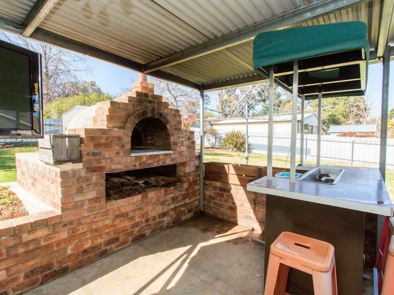 19 Hanna Street, Cowra NSW 2794