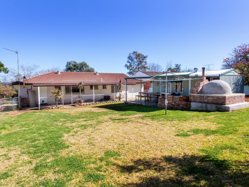 19 Hanna Street, Cowra NSW 2794