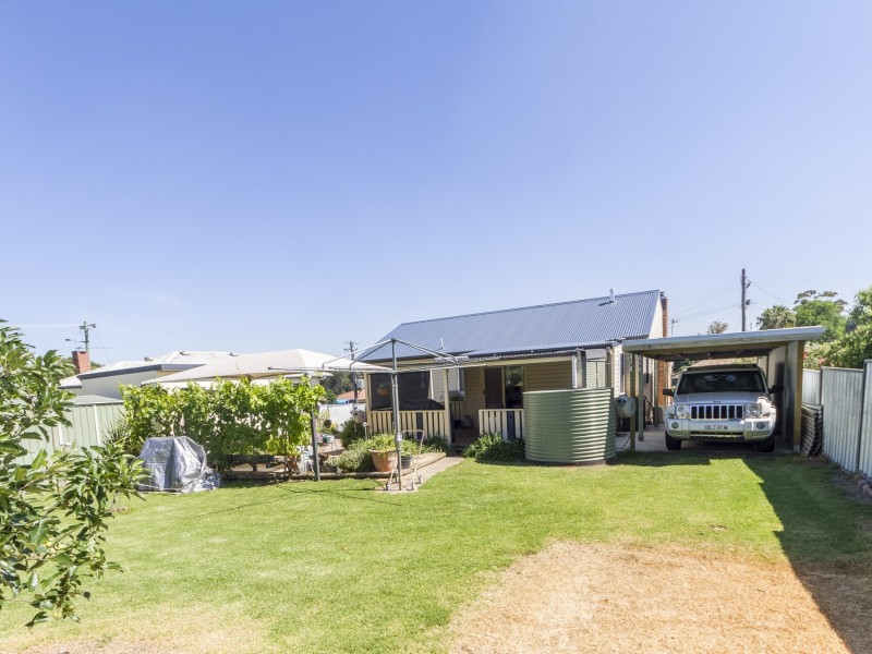 33 Eulo St, Cowra NSW 2794