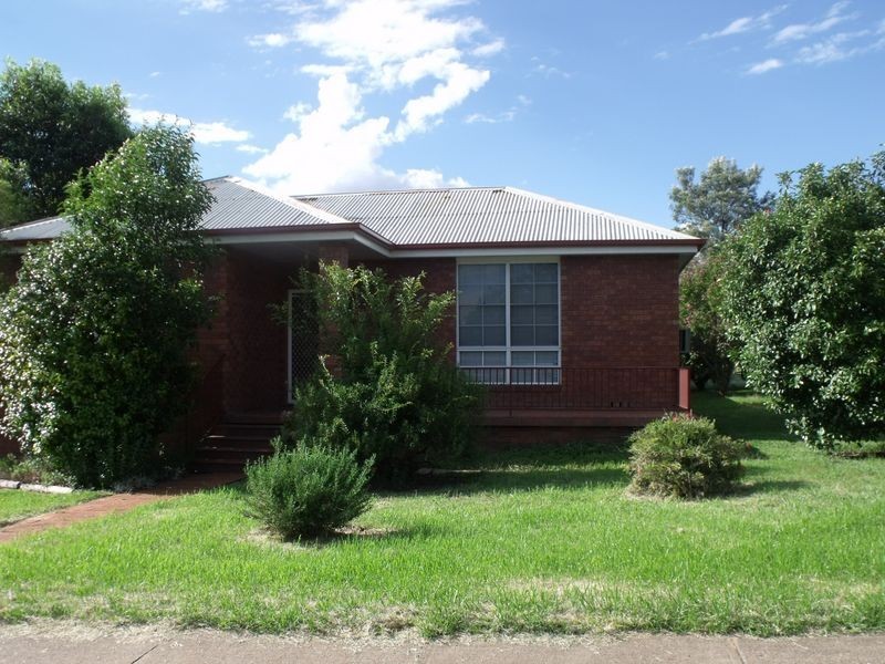 16 Myall Street, Cowra NSW 2794
