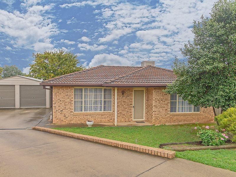 10 Echuca Place, Cowra NSW 2794