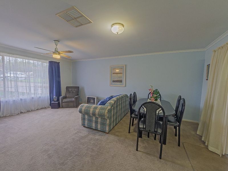 10 Echuca Place, Cowra NSW 2794