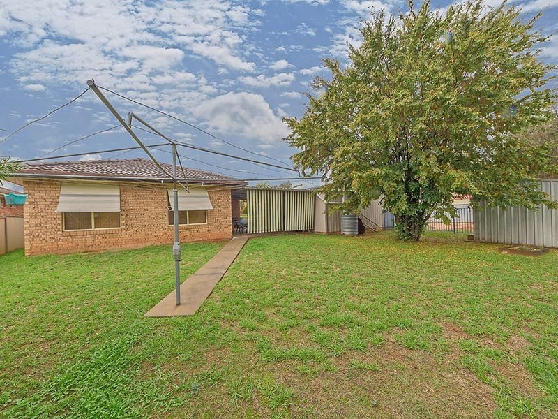 10 Echuca Place, Cowra NSW 2794