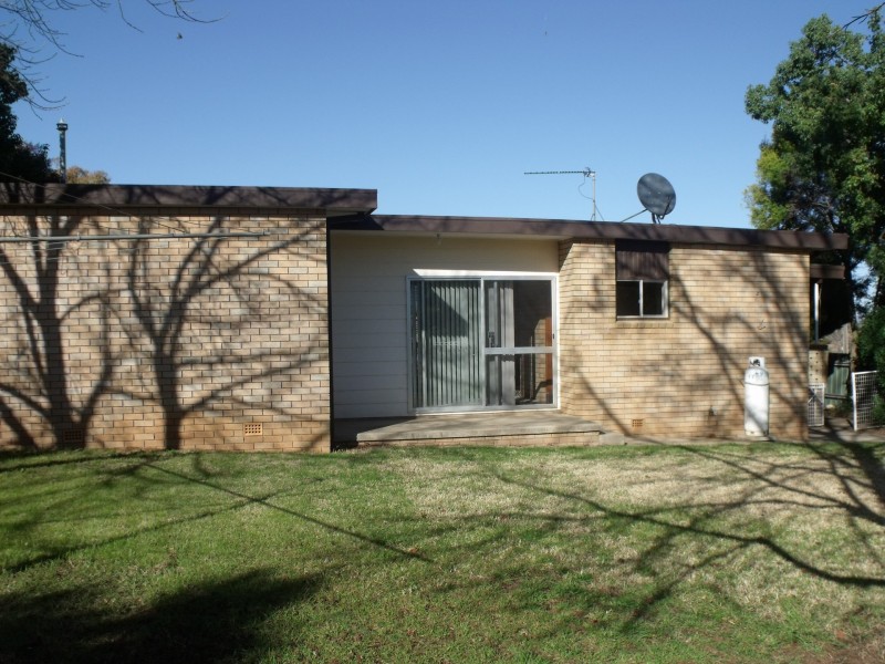 26 Comerford St, Cowra NSW 2794