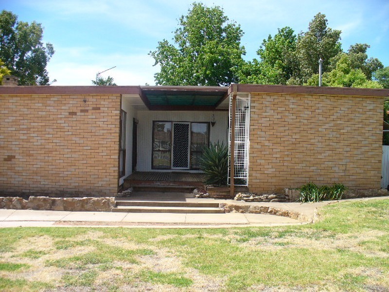 26 Comerford St, Cowra NSW 2794