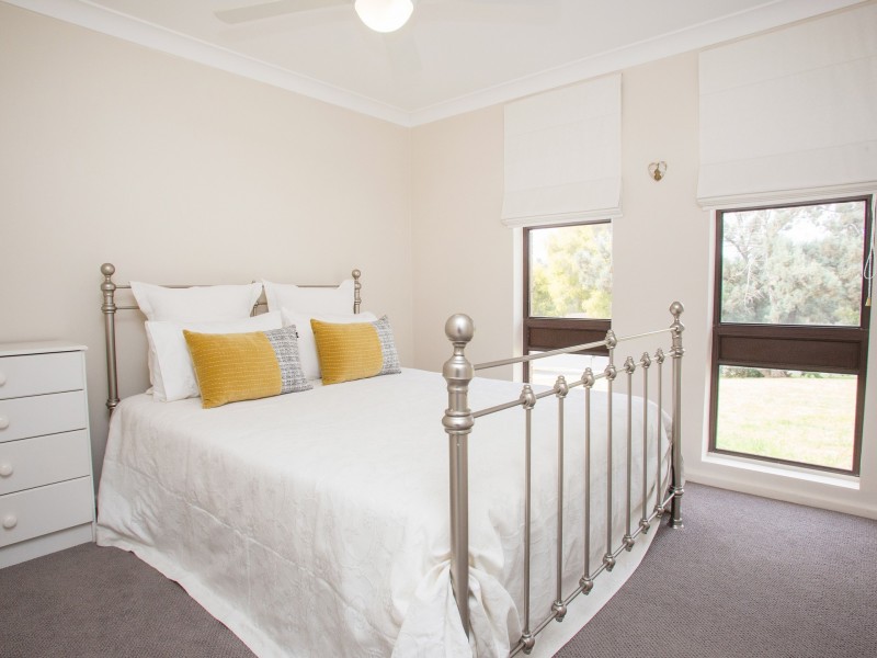 10 Allambie Place, Cowra NSW 2794