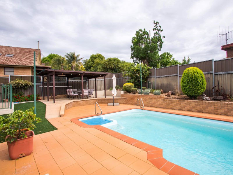10 Allambie Place, Cowra NSW 2794