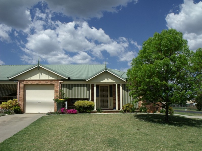 Unit 1/20 Evans St, Cowra NSW 2794