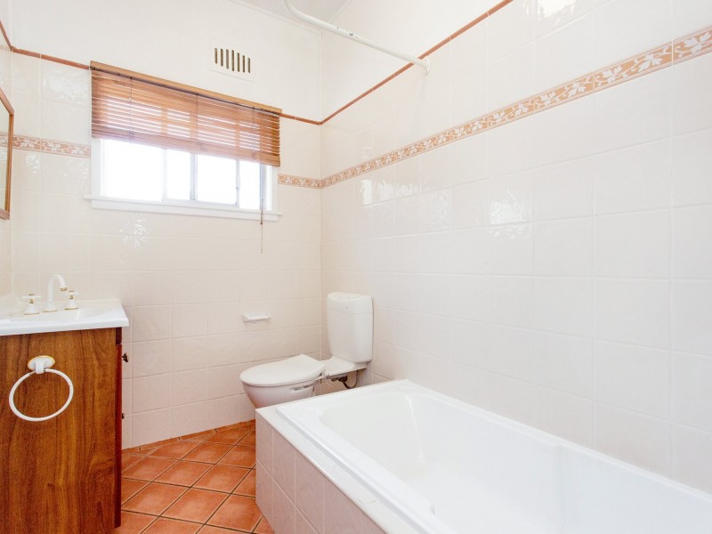 20 Henderson Street, Cowra NSW 2794