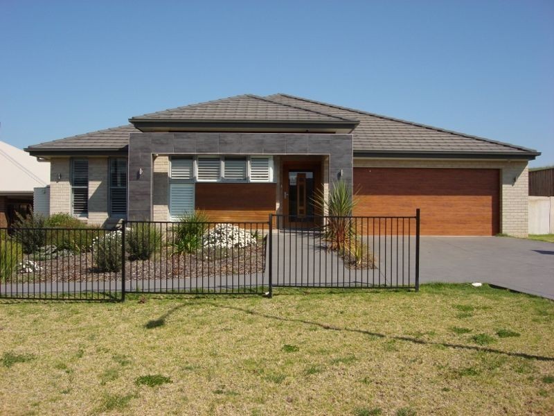 4 Vineyard Drive, Cowra NSW 2794