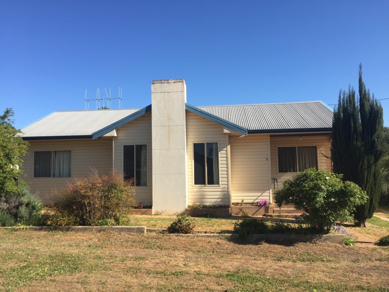 5 Macassar Street, Cowra NSW 2794