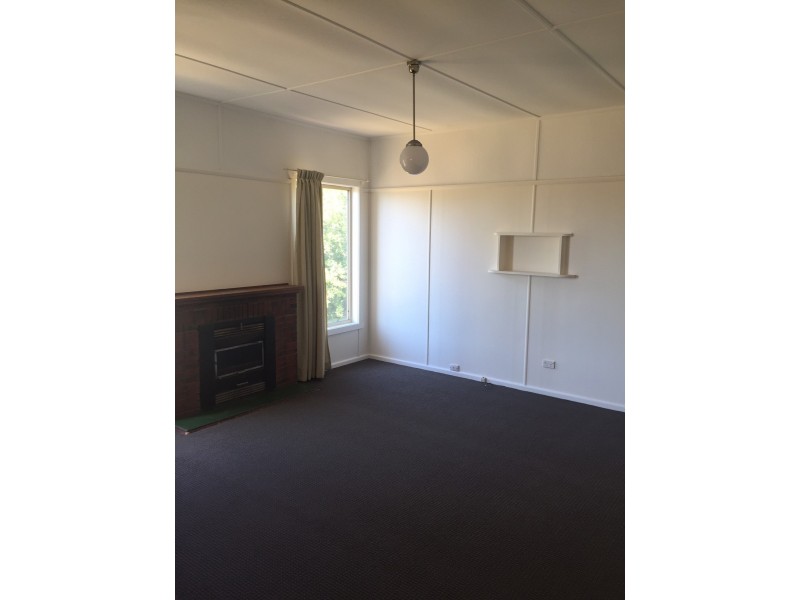 5 Macassar Street, Cowra NSW 2794