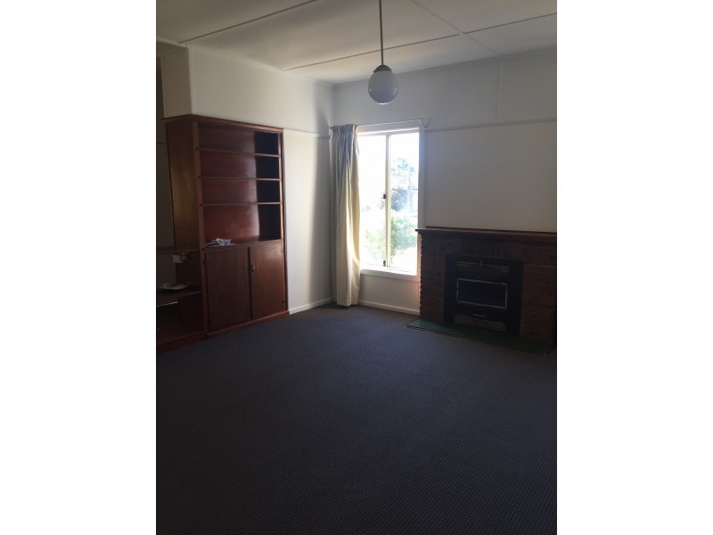 5 Macassar Street, Cowra NSW 2794