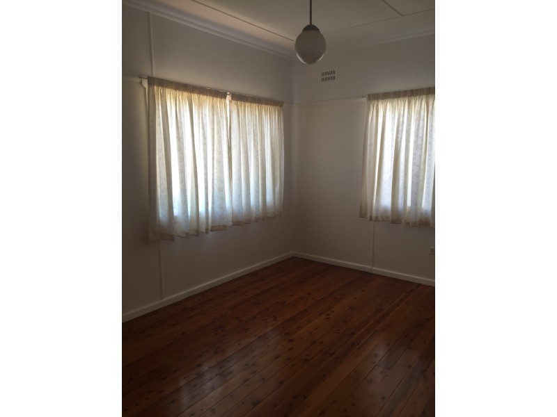 5 Macassar Street, Cowra NSW 2794