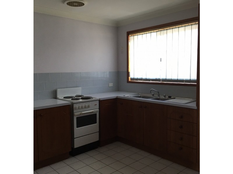 Unit 2/33 Logan St, Cowra NSW 2794