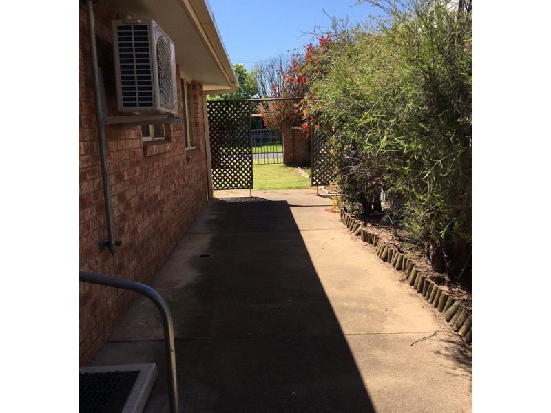 Unit 2/33 Logan St, Cowra NSW 2794
