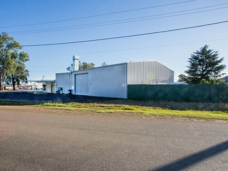 60-62 Young Road, Cowra NSW 2794