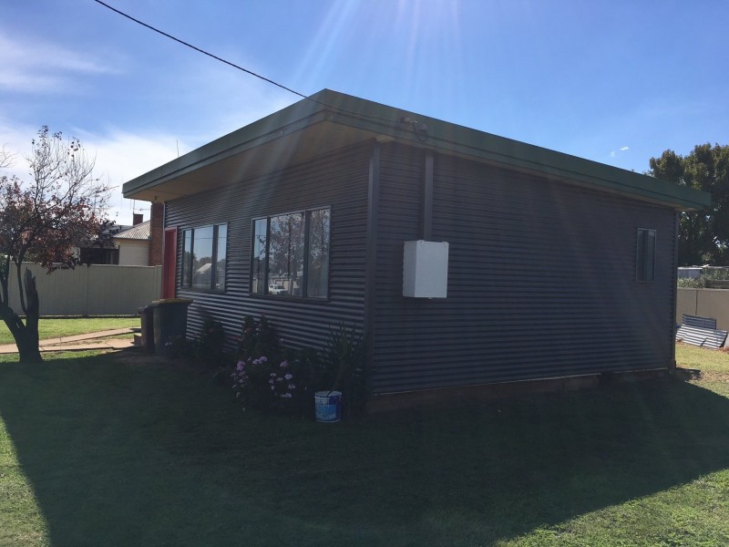 Unit 1/11 Mulyan St, Cowra NSW 2794