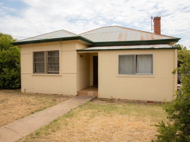 8 Whitby Street, Cowra NSW 2794