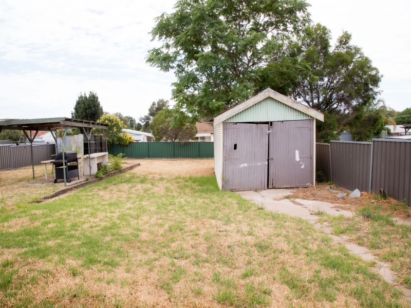 8 Whitby Street, Cowra NSW 2794