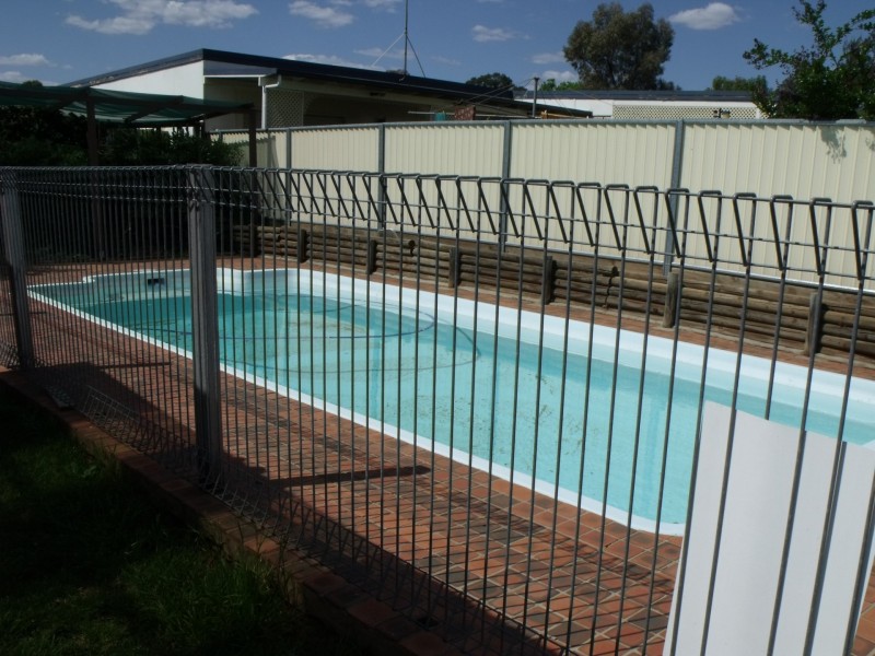 16 Waugoola St, Cowra NSW 2794