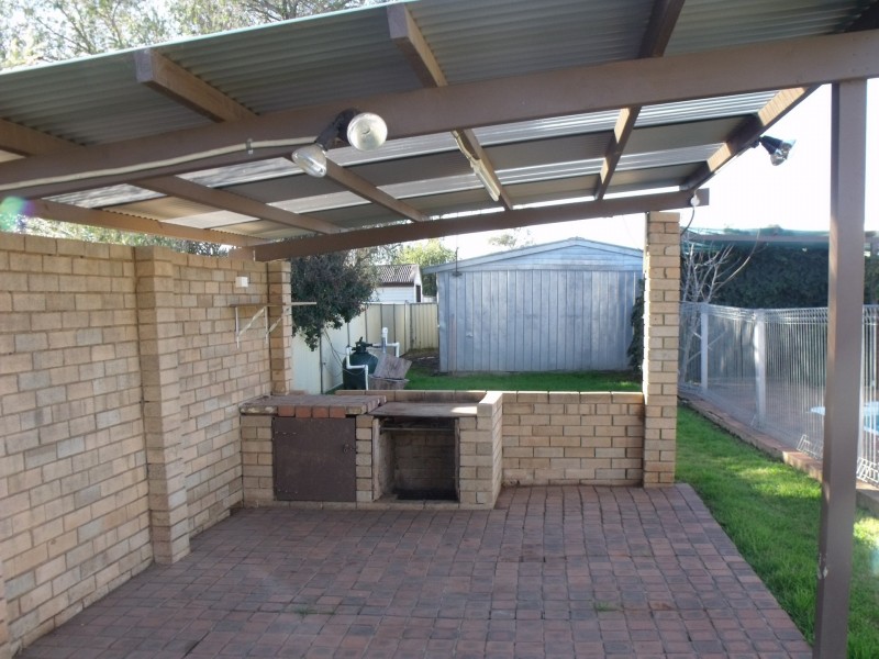 16 Waugoola St, Cowra NSW 2794