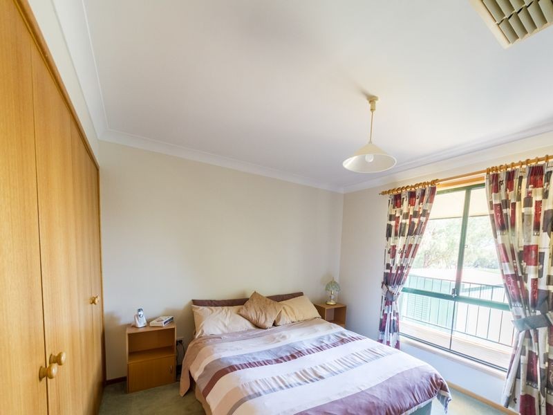 20 Chapman Street, Cowra NSW 2794