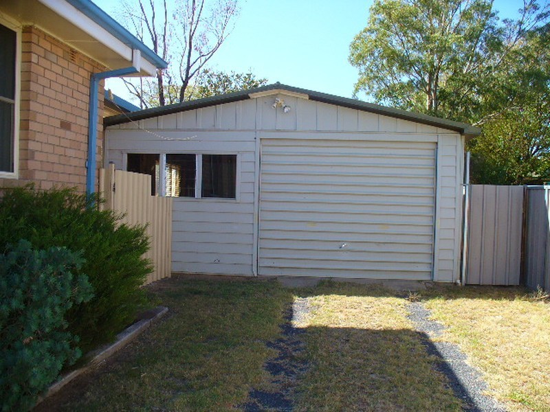 15 Hood St, Cowra NSW 2794