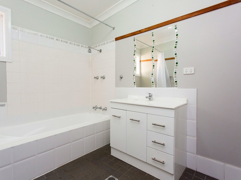 34 Lynch Street, Cowra NSW 2794