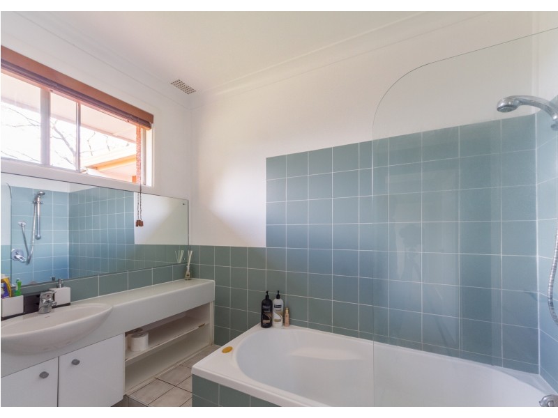 8 Scenic Dr, Cowra NSW 2794