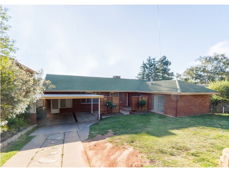 8 Scenic Dr, Cowra NSW 2794